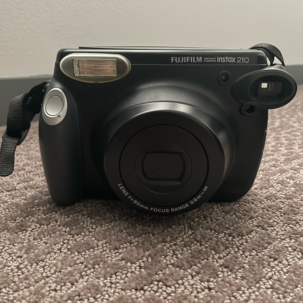 COPY - Fujifilm Instax 210 Instant Polaroid Film Camera Black